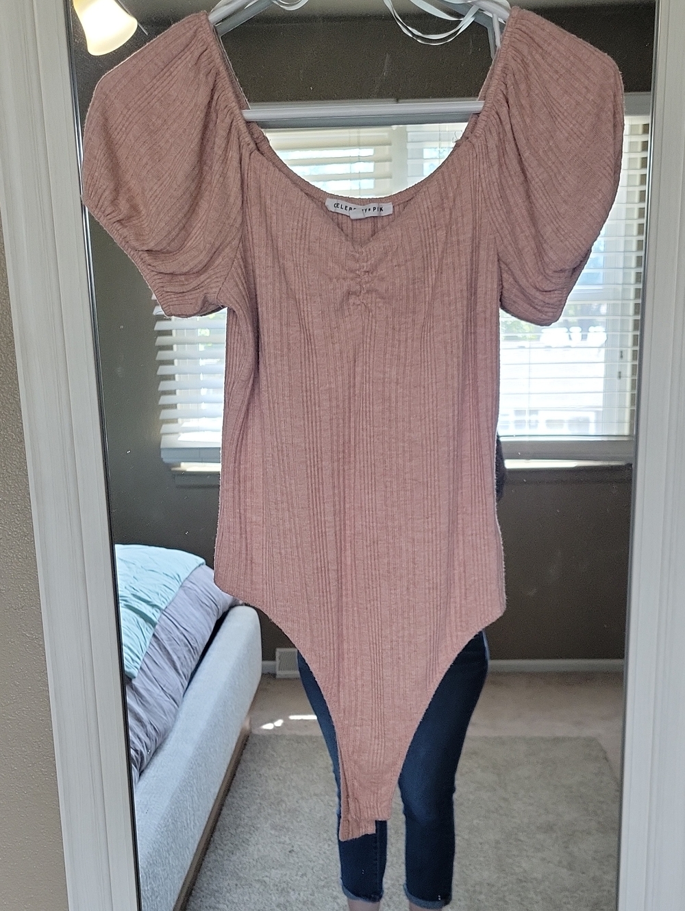 Celebrity Pink Dusty Rose Ribbed Puff-Sleeve Bodysuit